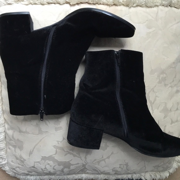 Velvet Black Ankle boots - Picture 3 of 5